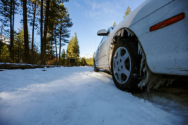 포토 JPG 해외이미지 계절 도로 여행 겨울 자동차 자연 새로움 안전 사람없음 야외 얼음 검은색 운전 추위 흰색 시골 바퀴 미끄럼틀 위험 타이어 자동 눈내림 해외202309 해외포토 자연요소 길 육상교통 컬러 컨셉 교통시설 모션 눈_날씨 놀이기구 생태계 파일형식