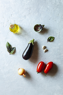 포토 JPG 해외이미지 음식 컬러 백그라운드 잎 다이어트 토마토 채소 재료 가지 양파 휴가 마늘 요리 사람없음 빨간색 초록색 파란색 빛 컬러풀 농장 노란색 주방 식당 정원 식사 샐러드 회색 수확 신선 혼합 지중해 허브 제비꽃 향신료 유기농 레시피 바질 라일락 내추럴 핸드메이드 플랫레이 해외202309 해외포토 식물 웰빙 꽃 바다 농업 건강 상점 플랫 향미료 파일형식