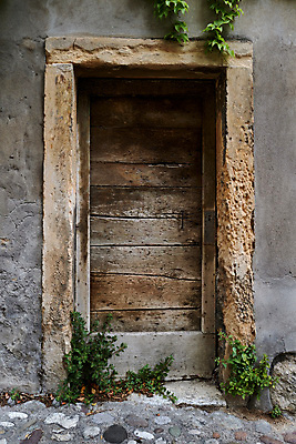 포토 JPG 해외이미지 전통 외관 유럽 벽 컨셉 건축양식 날씨 출입구 주택 사람없음 야외 건물 목재 문 마을 수확 골동품 바위 역사 입장 아치 질감 대문 타운 직사각형 대칭 옛날 스타일 해외202309 해외포토 도형 나무 건축물 건축 나라 농업 재료 돌_바위 도시 파일형식