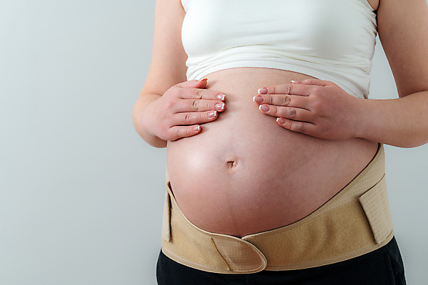 포토 JPG 해외이미지 손 여자 어린이 컨셉 신체 엄마 건강 사람없음 뷰티 임산부 임신 고통 벨트 아기 잡기 닫기 잠금 붕대 돌봄 복근 요통 정형외과 지원 헬프 해외202309 해외포토 잡화 감정 가족 모션 근육 병원 사람 신체부위 도움 보안 허리통증 파일형식