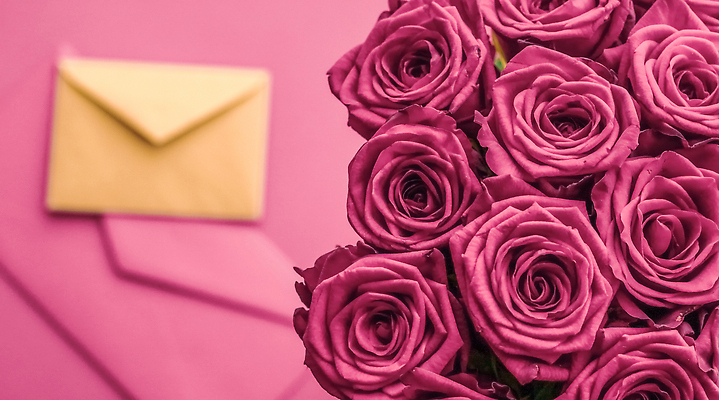 포토 JPG 해외이미지 분홍색 꽃다발 백그라운드 편지봉투 발렌타인데이 사람없음 장미 러브레터 해외포토 꽃 컬러 데이이벤트 봉투 편지 파일형식