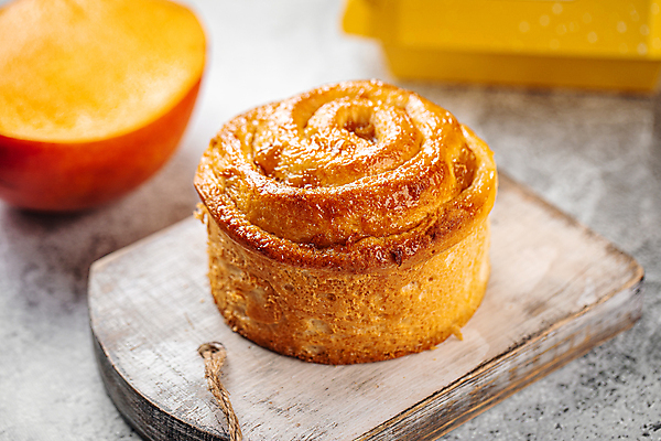 포토 JPG 해외이미지 접시 음식 부분 디저트 요리 사람없음 가로 갈색 식당 식사 카페 빵집 소용돌이 대접 신선 달콤 설탕 굽기 메뉴 준비 달팽이 반죽 롤 번 페스츄리 맛있는 해외202309 해외포토 식기 빵 컬러 연체동물 상점 회오리 맛 구이 파일형식