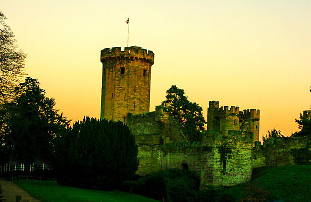 포토 JPG 해외이미지 영어 유럽 건축양식 하늘 영국 잉글랜드 주택 사람없음 건물 초록색 탑 정원 힘 회색 중세 역사 재산 공격 땅 흐림 옛날 해외202309 해외포토 문자 건축물 건축 나라 컬러 모션 날씨 금융 파일형식