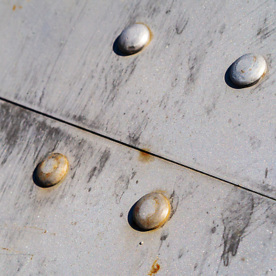 포토 JPG 해외이미지 접시 산업 벽 백그라운드 패턴 추상 사람없음 금속 회색 철 부식 질감 볼트 시트 그런지 명패 옛날 철강 해외202309 해외포토 식기 컬러 무늬 재질 공구 파일형식