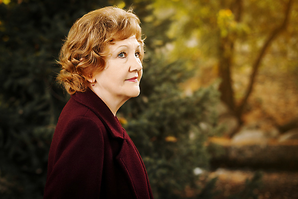 포토 JPG 해외이미지 백인 계절 여자 노년 자연 한명 야외 우아함 러시아 러시아인 삼림지대 카피스페이스 해외202309 해외포토 서양인 1 유럽 컨셉 사람 성인 공백 숲 생태계 파일형식