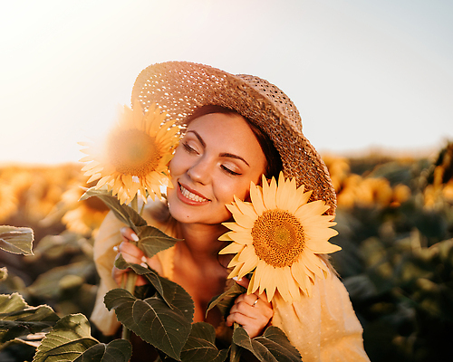 포토 JPG 해외이미지 백인 모델 라이프스타일 드레스 여자 꽃 행복 여행 백그라운드 밭 농업 자연 하늘 해바라기 한명 사람 성인 야외 초록색 햇빛 태양 뷰티 노란색 유행 일출 맑음 일몰 봄 기쁨 벚꽃 흰색 신선 개화 내추럴 해외202309 해외포토 자연요소 서양인 식물 1 옷 계절 감정 산업 컬러 날씨 생활 노을 생태계 파일형식