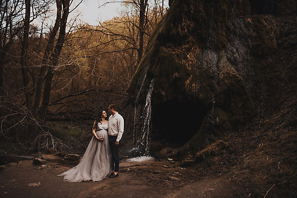 포토 JPG 해외이미지 백인 손 커플 여자 행복 어린이 백그라운드 2 가족 자연 엄마 남편 새로움 함께함 건강 사랑 사람 성인 야외 두명 뷰티 유행 임산부 임신 폭포 흰색 아기 잡기 돌봄 해외202309 해외포토 서양인 감정 컬러 컨셉 관계 모션 신체부위 생태계 파일형식