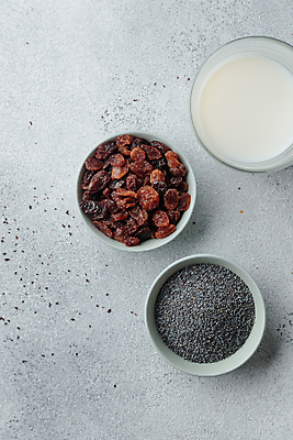 포토 JPG 해외이미지 잡화 음식 백그라운드 농업 재료 건조 건강 요리 씨앗 사람없음 쌓기 우주 검은색 조미료 사발 맛 상품 정상 낟알 먹기 향신료 오브젝트 유기농 날것 양귀비 레시피 건포도 많음 맛있는 해외202309 해외포토 식물 웰빙 꽃 산업 컬러 컨셉 모션 포도 사기그릇 건과일 향미료 파일형식