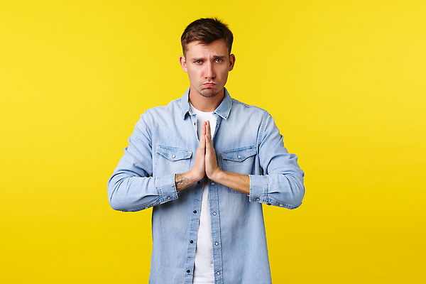 포토 JPG 해외이미지 백인 모델 학생 라이프스타일 헤어스타일 옷 남자 행복 감정 얼굴 백그라운드 비즈니스 실내 한명 사람 성인 쇼핑 금발 사무실 뷰티 노란색 유행 희망 기쁨 꿈 기도 표현 업무 자신감 치아 종업원 긍정 스타일 해외202309 해외포토 서양인 직업 1 컬러 컨셉 내부 생활 신체부위 작업 소화기관 파일형식