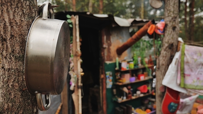 포토 JPG 해외이미지 건축양식 주택 사람없음 건물 환경 고통 도시 프라이팬 도심 파편 가난 사회이슈 노숙자 랜드마크 빈민가 옛날 재앙 전염병 파멸 해외202309 해외포토 건축물 건축 감정 컨셉 주방용품 질병 파일형식 소멸