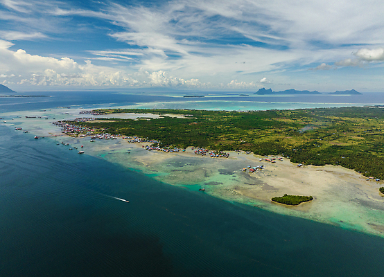 포토 JPG 해외이미지 바다 섬 여행 하늘 호텔 휴가 아파트 주택 풍경 해변 사람없음 건물 도시풍경 마을 항구 도시 만 보트 도심 휴양지 지역 포트 타운 말레이시아 개발 랜드마크 빈민가 조감도 해외202309 해외포토 건축물 아시아 배_교통 교통시설 숙소 장소 파일형식