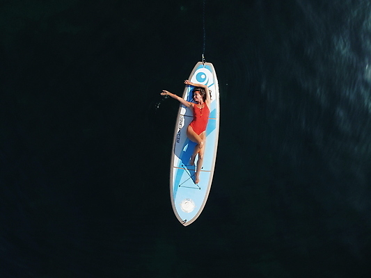 포토 JPG 해외이미지 라이프스타일 커플 여자 수영복 얼굴 스포츠 바다 여행 백그라운드 가족 자연 휴가 건강 한명 사람 빨간색 물 여름 비키니 선글라스 태양 뷰티 유행 장비 수확 보트 복고 카누 카약 노젓기 비치웨어 해외202309 해외포토 자연요소 1 옷 계절 안경 컬러 농업 배_교통 관계 모션 생활 신체부위 수상스포츠 생태계 파일형식