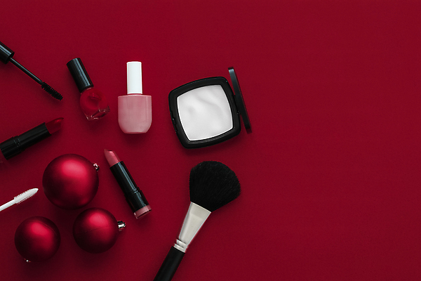포토 JPG 해외이미지 사람없음 하이앵글 화장품 오브젝트 매니큐어 메이크업브러쉬 오너먼트 카피스페이스 버건디 해외202309 해외포토 뷰포인트 크리스마스장식 빨간색 뷰티 공백 붓 파일형식