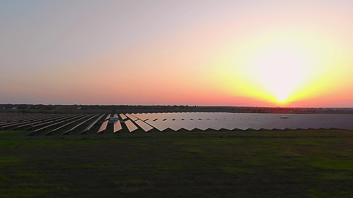 포토 JPG 해외이미지 식물 산업 백그라운드 밭 자연 미래 안테나 사람없음 야외 초록색 파란색 빛 햇빛 태양 농장 환경 힘 일몰 재활용 에너지 판넬 역 에코 태양에너지 시스템 동영상 세대 유지 패널 내추럴 항공촬영 혁명 드론 생태학 해외202309 해외포토 자연요소 교육 뷰포인트 컬러 컨셉 농업 통신 교통시설 노을 그린에너지 친환경 생태계 파일형식