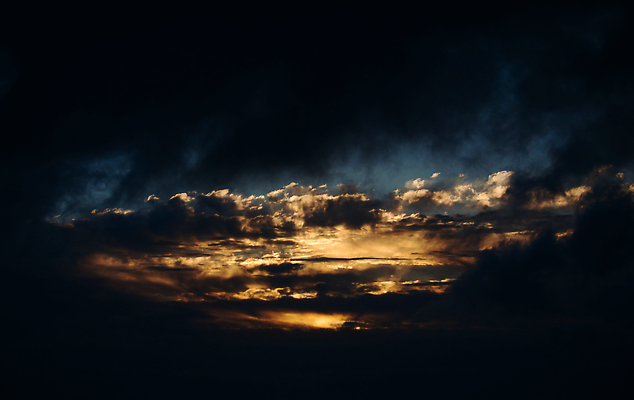 포토 JPG 해외이미지 컬러 백그라운드 오렌지 자연 하늘 날씨 프레임 사람없음 가로 빨간색 파란색 빛 컬러풀 햇빛 태양 뷰티 노란색 우주 일출 어둠 황혼 일몰 놀람 새벽 활발 회색 광선 틈 황금 저녁 가득함 그림 폭풍 천국 흐림 내추럴 감탄 폭풍우 해외202309 해외포토 자연요소 감정 컨셉 과일 표정 노을 비_날씨 야간 자연재해 생태계 파일형식