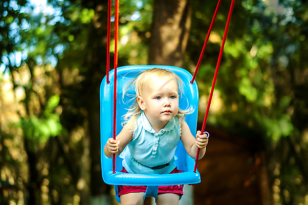 포토 JPG 해외이미지 백인 공원 여자 행복 실루엣 어린이 백그라운드 장난 놀이 엄마 표정 한명 웃음 앉기 야외 파란색 금발 뷰티 정원 맑음 침묵 황혼 일몰 활발 자유 아기 도시 놀이터 그네 걸음마 무료 해외202309 해외포토 서양인 1 헤어스타일 공공시설 감정 컬러 컨셉 가족 모션 날씨 촬영기법 사람 노을 소리 파일형식