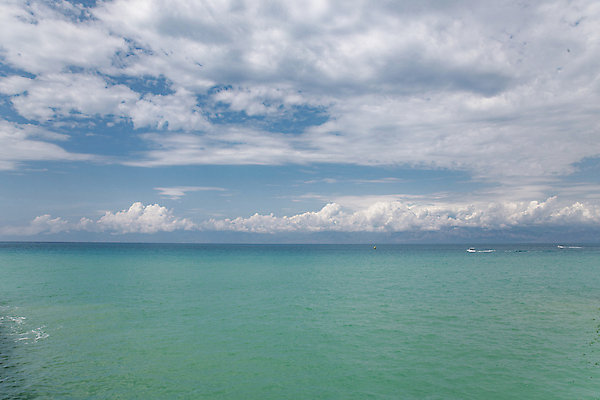 포토 JPG 해외이미지 모래 파도 바다 섬 여행 백그라운드 자연 하늘 날씨 휴가 휴식 사람없음 야외 물 파란색 빛 햇빛 태양 뷰티 평화 환경 맑음 침묵 흰색 만 서핑 휴양지 장면 내추럴 파라다이스 수평선 해외202309 해외포토 자연요소 컬러 컨셉 소리 장소 수상스포츠 생태계 파일형식