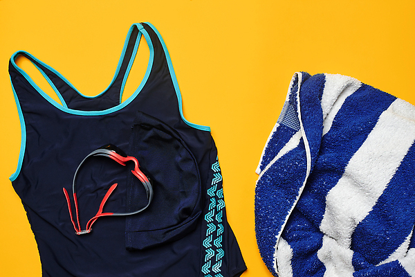 포토 JPG 해외이미지 수영복 사람없음 하이앵글 운동 물안경 목욕타월 노란배경 해외포토 옷 뷰포인트 백그라운드 건강 수건 노란색 수영용품 파일형식