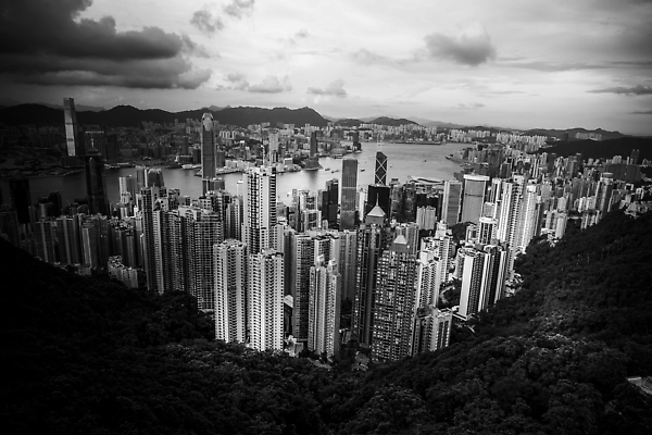 포토 JPG 해외이미지 해외 아시아 여행 비즈니스 풍경 사람없음 야외 건물 도시풍경 사무실 고층빌딩 중국 일몰 도시 만 저녁 전망대 홍콩 해외202309 해외포토 건축물 나라 빌딩 노을 야간 파일형식