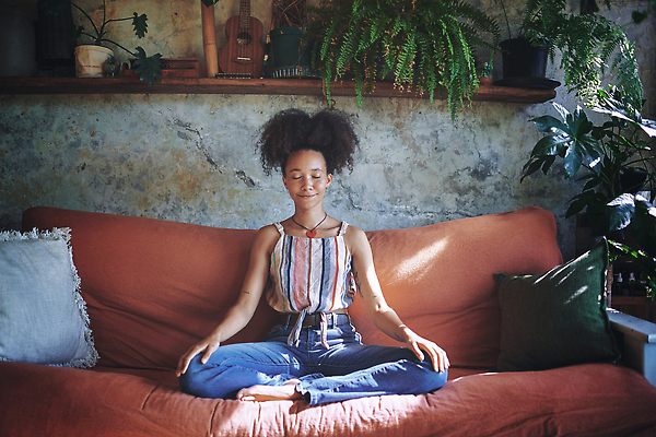 포토 JPG 해외이미지 식물 라이프스타일 웰빙 여자 행복 선 요가 휴식 아파트 주택 건강 한명 사람 성인 일상 운동 뷰티 화목 고요 신선 집중 명상 문제 중독 내추럴 돌봄 위생관리 치유 여자한명만 카피스페이스 해외202309 해외포토 1 감정 컨셉 모션 관리 건물 라이프 생활 공백 여자만 파일형식