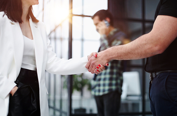 포토 JPG 해외이미지 직업 컨셉 회사 통신 성공 협력 설계 악수 대화 한명 사람 성인 금융 친구 노트북 사무실 힘 거래 인사 잡기 최고 비즈니스맨 결과 연결 토론 고객 동료 서비스 경영자 리더 약속 결재 부름 문제풀이 팔 해결 떨림 동의 마지막 이슈 해외202309 해외포토 1 남자 비즈니스 관계 모션 말하기 손짓 신체부위 경제 전자제품 예절 직장인 파일형식