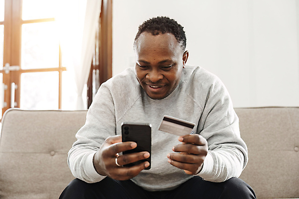 포토 JPG 해외이미지 라이프스타일 손 여자 컨셉 돈 인터넷 비즈니스 모바일 주택 한명 사람 금융 노트북 스마트폰 핸드폰 쇼핑 컴퓨터 사무실 상점 디지털 공책 타이핑 키보드 잡기 신용카드 구매 사이버 무선전화기 보안 상업 전자 결제 소매 온라인 해외202309 해외포토 1 모션 문구용품 안전 건물 생활 신체부위 경제 전자제품 스마트기기 재산 전화기 파일형식