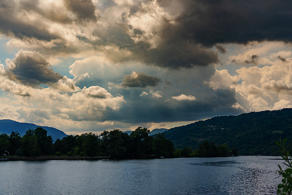 포토 JPG 해외이미지 나무 컬러 여행 백그라운드 자연 하늘 아침 날씨 사람없음 야외 물 강 햇빛 뷰티 반사 평화 일출 황혼 새벽 저녁 숲 장면 수평선 해외202309 해외포토 주간 자연요소 식물 컨셉 태양 노을 일몰 야간 생태계 파일형식