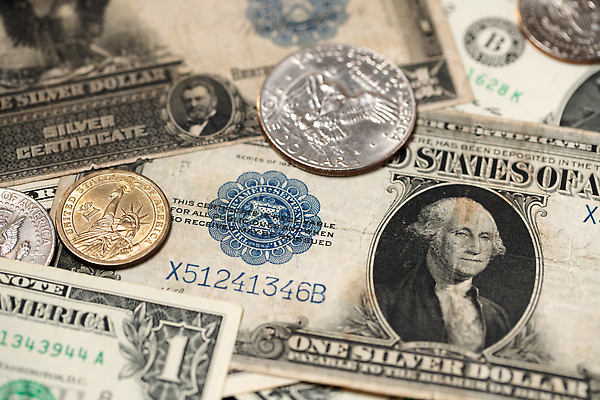 포토 JPG 해외이미지 1 지폐 돈 패턴 비즈니스 성공 사람없음 금융 빛 숫자 달러 동전 미국 저축 골동품 역사 시장 구매 은색 큼 독수리 계산서 대출 계좌 구역 승인 옛날 워싱턴 증명서 해외202309 해외포토 문자 컬러 컨셉 북아메리카 무늬 조류 경제 쇼핑 재산 크기 파일형식