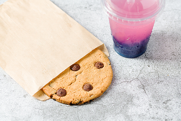 포토 JPG 해외이미지 커피 음료 음식 백그라운드 포장 디저트 사람없음 갈색 쌓기 쿠키 초콜릿 어둠 빵집 흰색 시골 원형 달콤 맛 아침식사 설탕 굽기 먹기 칼로리 충동구매 고립 부스러기 페스츄리 해로움 핸드메이드 맛있는 해외202309 해외포토 도형 빵 컬러 컨셉 모션 쇼핑 상점 식사 구이 과소비 파일형식