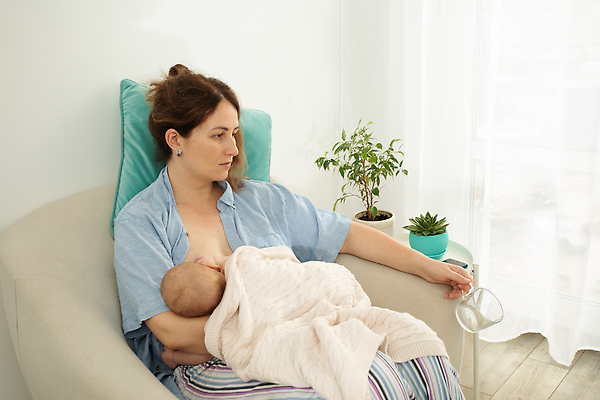 포토 JPG 해외이미지 라이프스타일 여자 아들 커피 음료 어린이 음식 가족 엄마 친절 건강 두명 컵 뷰티 우유 침대 아기 신생아 잡기 차 핥기 결합 수분 가슴 먹기 내추럴 걸음마 궤 돌봄 수유 지원 천진난만 통일 공급 해외202309 해외포토 식기 가구 컨셉 관계 모션 유제품 사람 생활 신체부위 파일형식