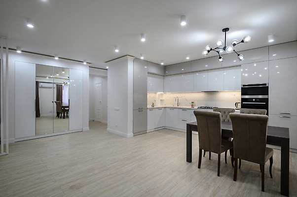 포토 JPG 해외이미지 디자인 가구 의자 탁자 부동산 새로움 바닥 아파트 주택 아이디어 실내 사람없음 내부 장식 유행 우주 주방 식사 기계 방 흰색 재산 고급 수리 오븐 큼 계산대 캐비닛 진열장 리빙 진짜 해외202309 해외포토 컬러 생활용품 컨셉 건물 금융 가전제품 크기 사물함 파일형식