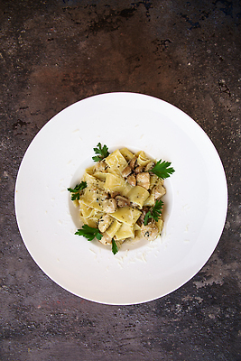 포토 JPG 해외이미지 전통 접시 음식 백그라운드 포크 다이어트 토마토 채소 탁자 치즈 파스타 건강 육류 요리 사람없음 목재 초록색 식당 식사 저녁식사 버섯 이탈리아 샐러드 흰색 시골 신선 맛 정상 지중해 먹기 허브 크림 레시피 후추 바질 점심식사 마카로니 채식주의자 핸드메이드 맛있는 해외202309 해외포토 나무 식물 식기 유럽 바다 컬러 가구 컨셉 식재료 재료 모션 유제품 서양음식 상점 향신료 채식 파스타면 파일형식