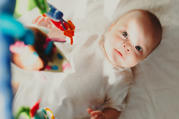 포토 JPG 해외이미지 백인 1 교육 행복 어린이 장난 놀이 휴식 바닥 주택 건강 한명 사람 내부 목재 컬러풀 장난감 블록 유치원 놀이방 침실 방 게임 침대 아기 신생아 달콤 놀이터 피라미드 부드러움 내추럴 개발 돌봄 천진난만 해외202309 해외포토 서양인 나무 건축물 감정 컬러 가구 컨셉 재료 모션 건물 감각 맛 랜드마크 파일형식