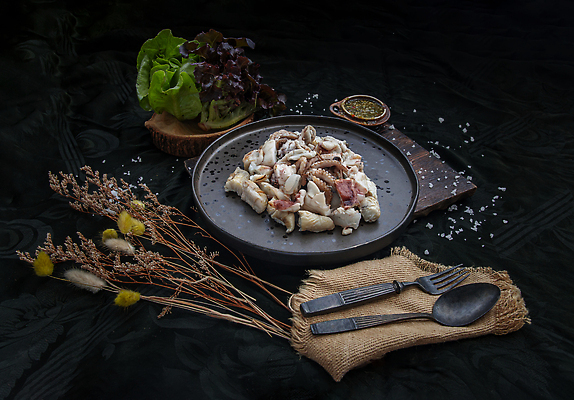 포토 JPG 해외이미지 디자인 아시아 음식 다이어트 재료 검은배경 건강 요리 사람없음 장식 초록색 뷰티 식사 저녁식사 신선 맛 그릴 먹기 해산물 메뉴 오징어 유기농 매움 슬라이스 소금 레시피 촉수 점심식사 영양분 오메가 핸드메이드 많음 맛있는 해외202309 해외포토 웰빙 나라 컬러 백그라운드 컨셉 모션 주방용품 연체동물 검은색 수중동물 파일형식