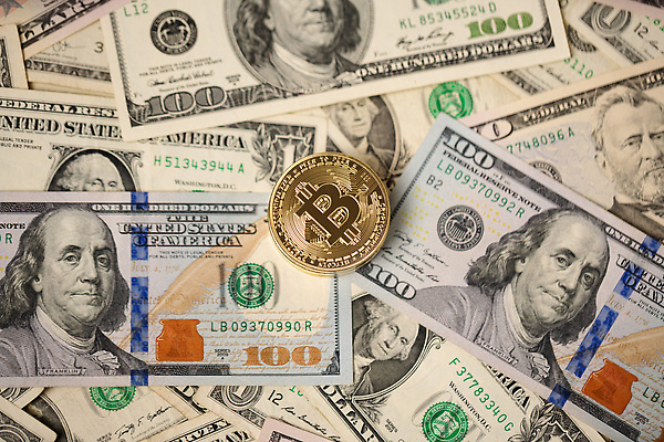 포토 JPG 해외이미지 종이 컨셉 지폐 돈 인터넷 비즈니스 사람없음 금융 경제 달러 디지털 동전 자료 미국 저축 네트워크 재산 황금 암호 심볼 투자 상업 전자 시스템 계산서 전자상거래 가상 해외202309 해외포토 북아메리카 파일형식