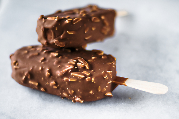 포토 JPG 해외이미지 아이스크림 사람없음 초콜릿 견과류 달콤 막대아이스크림 해외202309 해외포토 디저트 맛 파일형식