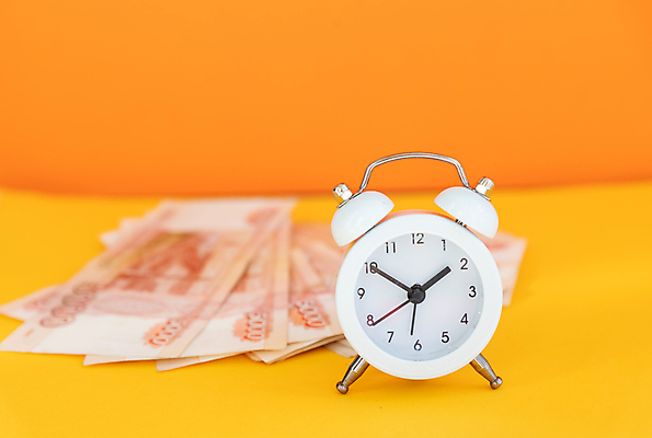 포토 JPG 해외이미지 시계 백그라운드 컨셉 지폐 돈 비즈니스 성공 사람없음 금융 경제 달러 동전 저축 시간 업무 시장 재산 계획 주식 심볼 손목시계 분석 무역 투자 공포 이익 회계 타이머 파산 대출 빚 경영 마감 분 세금 수입 예산 위기 해외202309 해외포토 산업 장신구 작업 파일형식