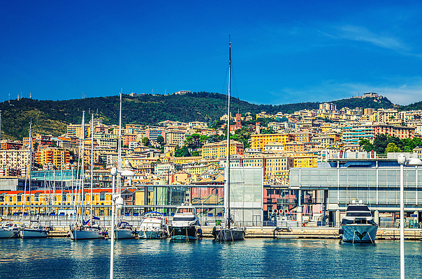 포토 JPG 해외이미지 유럽 바다 여행 요트 건축양식 하늘 풍경 사람없음 건물 초록색 물 여름 파란색 도시풍경 항구 맑음 이탈리아 도시 만 보트 센터 지중해 정박 언덕 해안도시 지역 포트 타운 랜드마크 옛날 해외202309 해외포토 자연요소 건축물 계절 건축 나라 컬러 배_교통 교통시설 날씨 파일형식