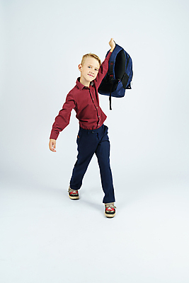 포토 JPG 해외이미지 전신 남자 어린이 가방 한명 서기 들기 소년 앞모습 10대 스터디 스마트 흰배경 소년한명만 해외202309 해외포토 1 잡화 뷰포인트 백그라운드 컨셉 모션 청소년 사람 학습 흰색 남자한명만 소년만 파일형식