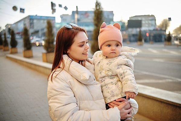 포토 JPG 해외이미지 백인 전통 라이프스타일 응시 행복 문화 아들 얼굴 어린이 통신 가족 놀이 엄마 웃음 사람 소년 두명 뷰티 마을 검은색 기쁨 흰색 아기 잡기 작음 가난 위치 걸음마 해외202309 해외포토 서양인 시선 남자 감정 컬러 컨셉 관계 모션 표정 생활 신체부위 크기 파일형식