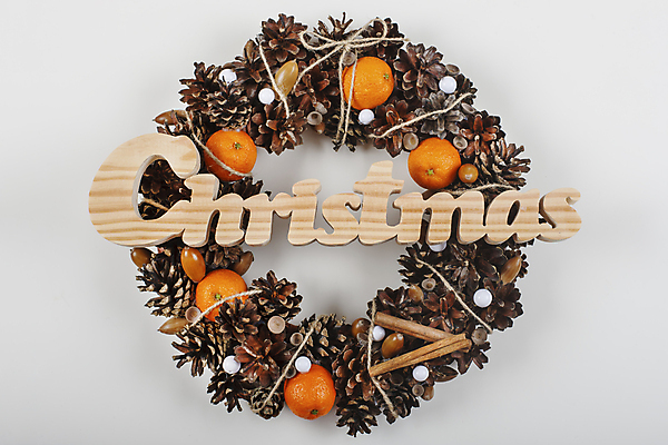 포토 JPG 해외이미지 크리스마스 겨울 귤 타이포그라피 사람없음 목재 분위기 도토리 솔방울 나무조각 노끈 시나몬스틱 크리스마스리스 해외포토 나무 문자 계절 기념일 줄 컨셉 과일 재료 화환 견과류 시나몬 파일형식