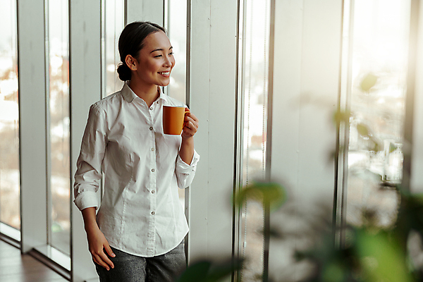포토 JPG 해외이미지 백인 직업 라이프스타일 응시 여자 행복 인터넷 비즈니스 사업가 통신 성공 노동자 직장 한명 미소 사람 앉기 동양인 성인 노트북 컴퓨터 사무실 뷰티 중국 흰색 업무 비즈니스우먼 자신감 종업원 책상 경영자 문서 온라인 경영 해외202309 해외포토 서양인 1 시선 감정 아시아 컬러 가구 컨셉 회사 모션 표정 인종 생활 전자제품 작업 직장인 리더 파일형식