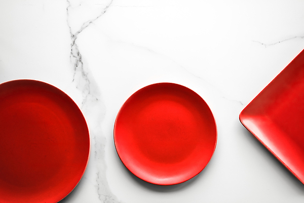 포토 JPG 해외이미지 그릇 사람없음 빨간색 화려 플랫 오브젝트 대리석 해외202309 해외포토 식기 컬러 컨셉 재료 파일형식