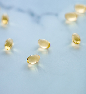 포토 JPG 해외이미지 사람없음 파란색 알약 노란색 건강관리 낟알 영양제 오메가 항생제 해외202309 해외포토 컬러 건강 관리 약 파일형식