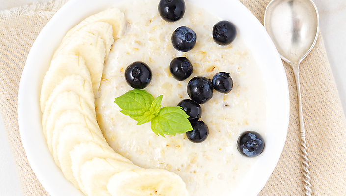 포토 JPG 해외이미지 음식 바나나 사람없음 숟가락 아침식사 블루베리 오트밀 해외202309 해외포토 과일 수저 식사 파일형식 귀리