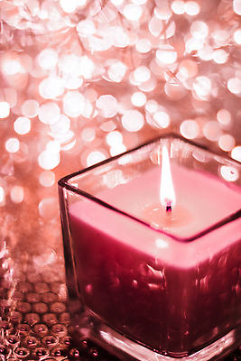 포토 JPG 해외이미지 분홍색 촛불 사람없음 반짝임 보케 빛망울 해외202309 해외포토 컬러 초 모션 빛 파일형식