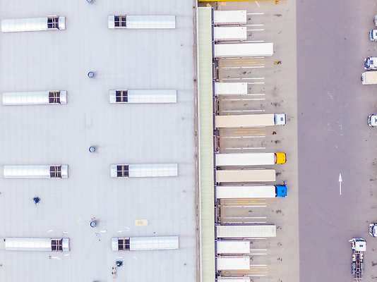 포토 JPG 해외이미지 산업 도로 여행 컨셉 밭 비즈니스 교통시설 자동차 안테나 사람없음 컬러풀 일몰 운전 트럭 화물 도시 고속도로 역 상품 정상 컨테이너 창고 상업 수납 짐차 무거움 트레일러 물류 항공촬영 드론 분배 터미널 공급 많음 해외202309 해외포토 길 육상교통 뷰포인트 컬러 교통 농업 통신 모션 노을 운송업 무게 시설 파일형식