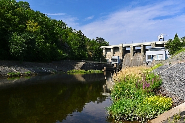 포토 JPG 해외이미지 유럽 산업 호수 여행 자연 하늘 파노라마 사람없음 야외 초록색 물 파란색 강 환경 힘 일몰 발전기 에너지 저수지 도시 보트 댐 홍수 대문 체코 기선 공학 랜드마크 수력발전 모라비아 해외202309 해외포토 자연요소 공공시설 교육 나라 컬러 배_교통 촬영기법 문 노을 발전소 발전 자연재해 생태계 수력에너지 파일형식
