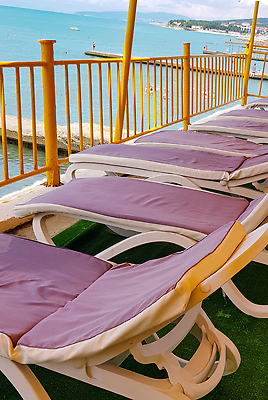 포토 JPG 해외이미지 디자인 모래 바다 여행 가구 백그라운드 거실 의자 비즈니스 자연 호텔 휴가 휴식 사람없음 야외 목재 물 여름 파란색 햇빛 태양 뷰티 여행객 스파 전원 고급 수증기 갑판 휴양지 선베드 줄서기 파라다이스 비어있는 해외202309 해외포토 자연요소 나무 계절 컬러 생활용품 컨셉 배_교통 재료 모션 숙소 사람 장소 전기에너지 생태계 파일형식