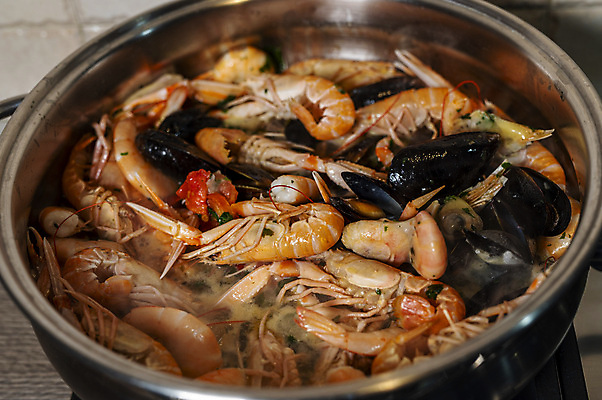 포토 JPG 해외이미지 전통 접시 아시아 음식 백그라운드 다이어트 토마토 채소 태국 밥 양파 새우 건강 육류 어류 요리 동양인 사람없음 빨간색 초록색 주방 식당 일본 식사 저녁식사 흰색 신선 뜨거움 사발 맛 수프 먹기 레몬 허브 해산물 매움 연어 후추 점심식사 고립 맛있는 해외202309 해외포토 식물 식기 나라 컬러 컨셉 과일 식재료 모션 갑각류 인종 상점 수중동물 사기그릇 향신료 파일형식